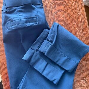 Elegant Women's Blue Cropped Pants